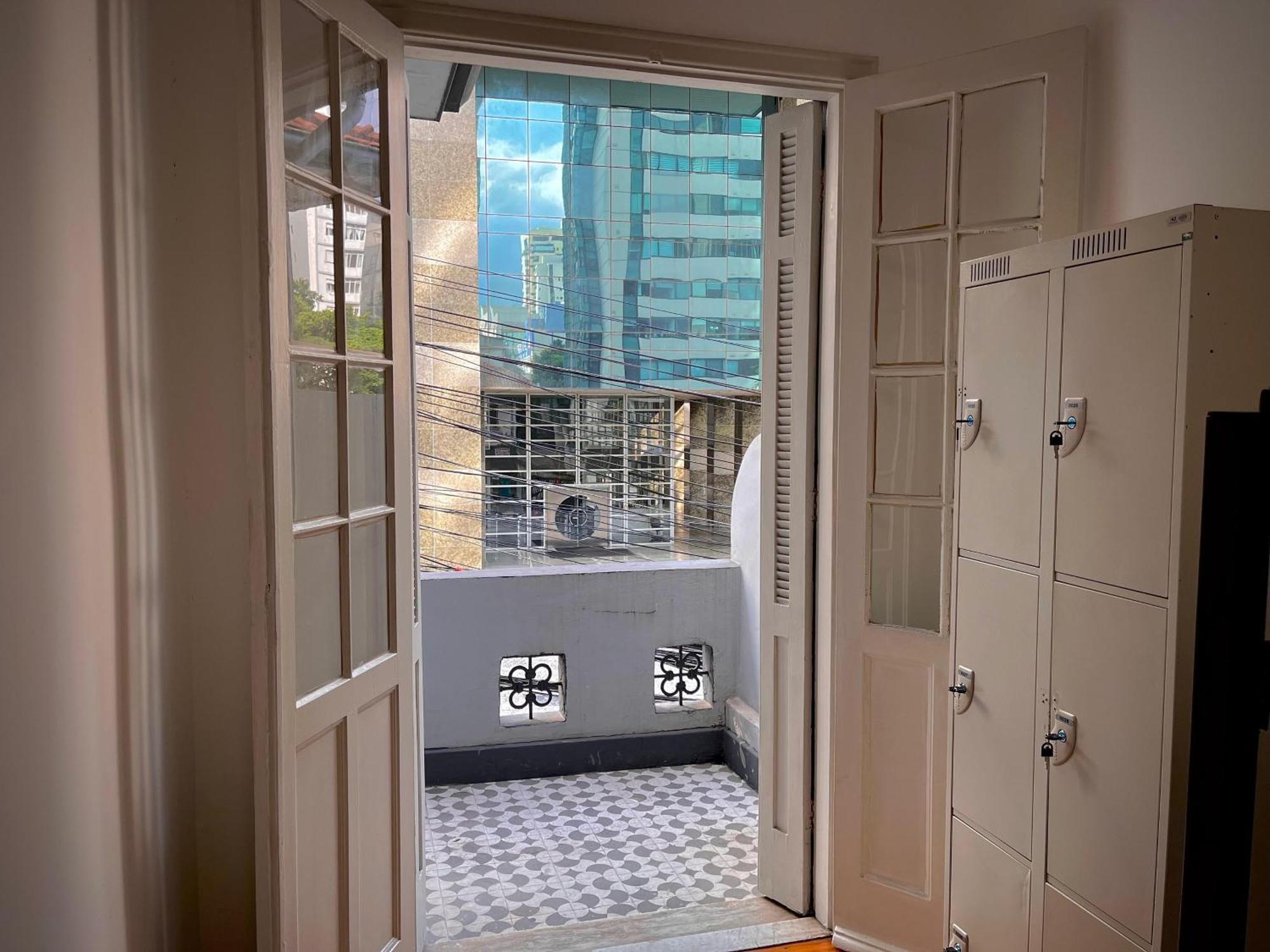 Urban Nomad Hostel And Food Av Paulista サンパウロ エクステリア 写真